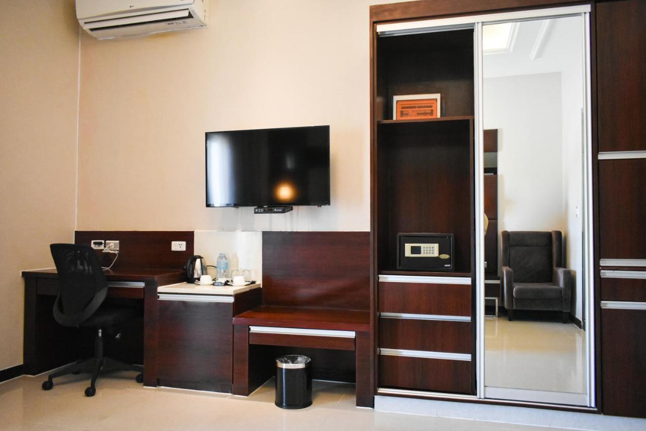 Mg Grand Hotel Олонгапо Екстериор снимка