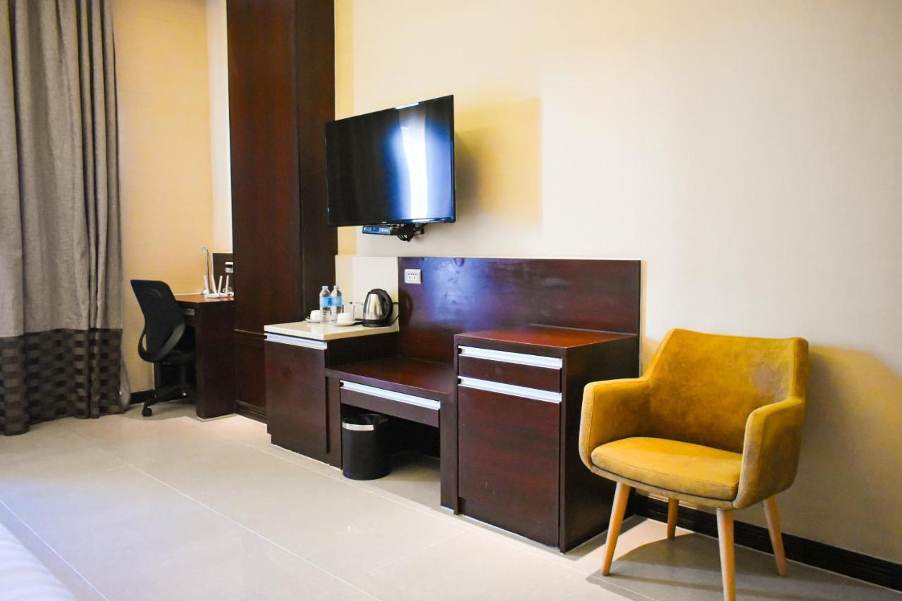 Mg Grand Hotel Олонгапо Екстериор снимка